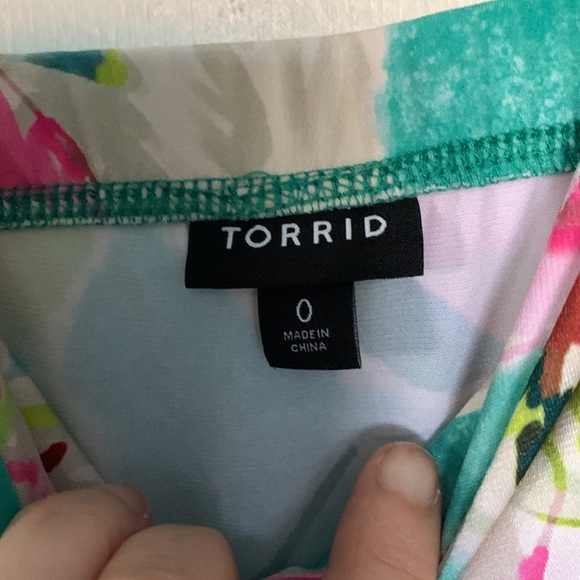 Beautiful dress easy pull on with faux split - Picture 2 of 4